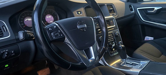 Volvo S60 4 of 5