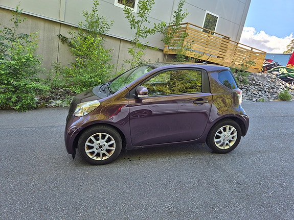 Toyota IQ 2 of 5