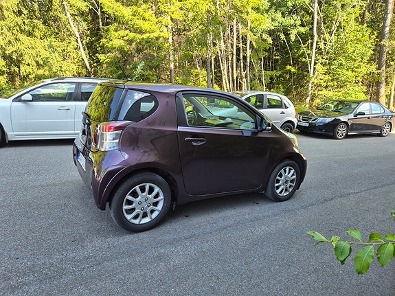 Toyota IQ 4 of 5