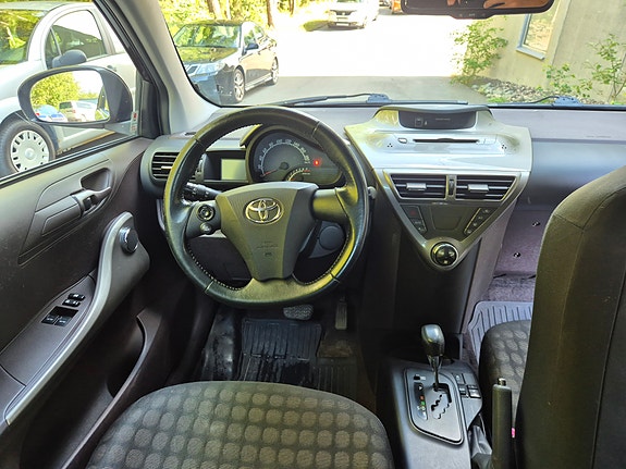 Toyota IQ 5 of 5