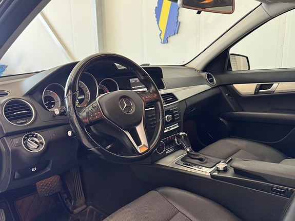 Mercedes-Benz C220 10 of 26