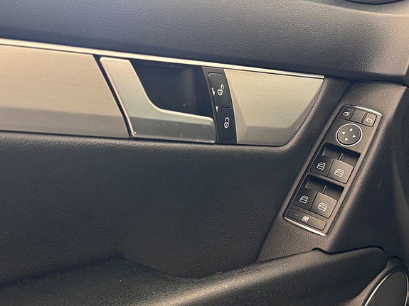 Mercedes-Benz C220 25 of 26