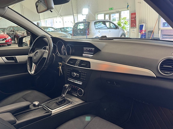 Mercedes-Benz C220 11 of 26
