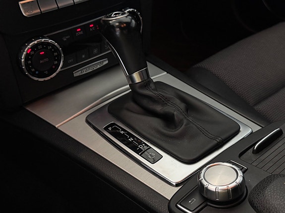 Mercedes-Benz C220 23 of 26