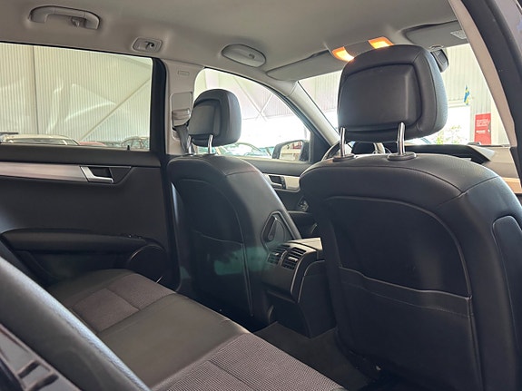 Mercedes-Benz C220 15 of 26