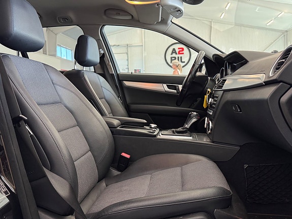 Mercedes-Benz C220 13 of 26