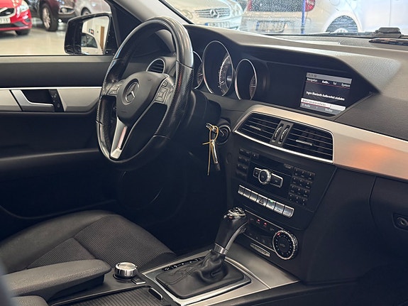 Mercedes-Benz C220 19 of 26