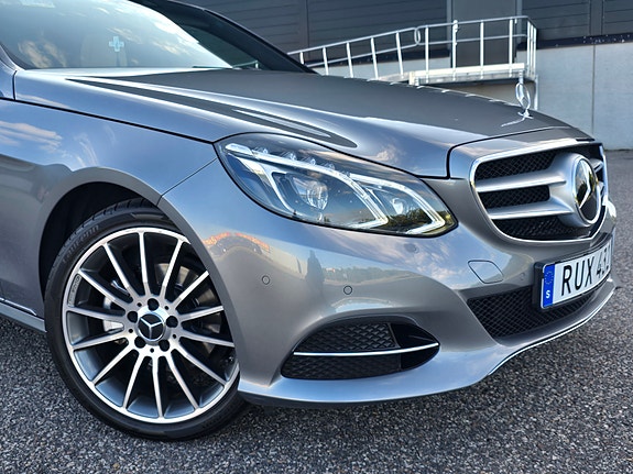 Mercedes-Benz E220 11 of 11
