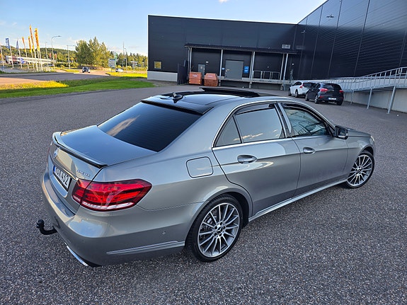 Mercedes-Benz E220 8 of 12