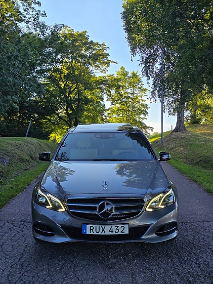 Mercedes-Benz E220 3 of 9