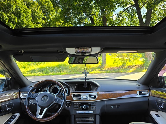 Mercedes-Benz E220 7 of 9