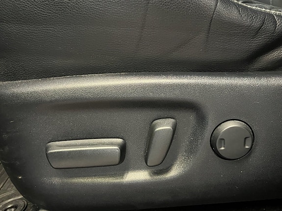 Toyota RAV4 10 of 19