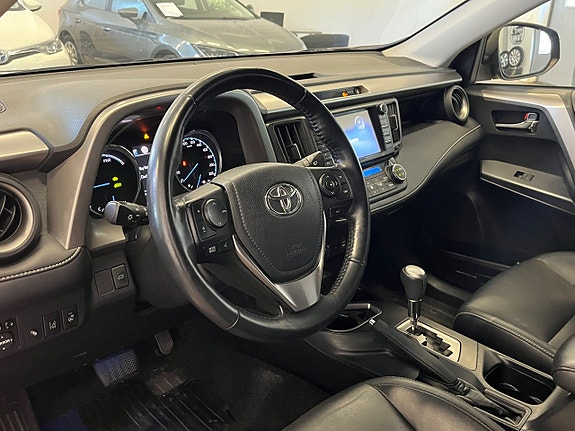 Toyota RAV4 14 of 19