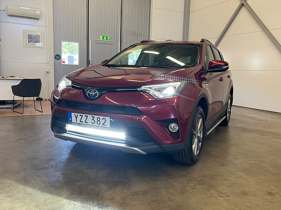 Toyota RAV4 6 of 19