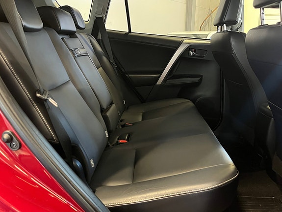 Toyota RAV4 9 of 19