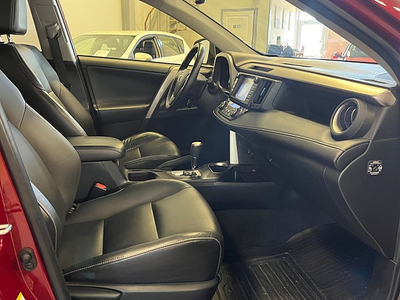 Toyota RAV4 7 of 19