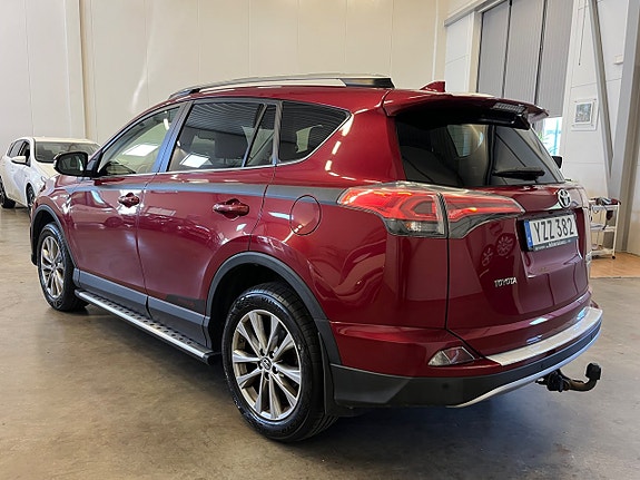 Toyota RAV4 4 of 5