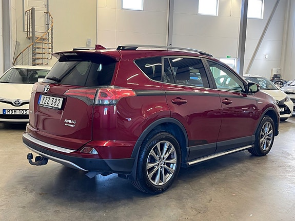 Toyota RAV4 3 of 5