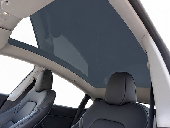 Tesla Model Y 10 of 12
