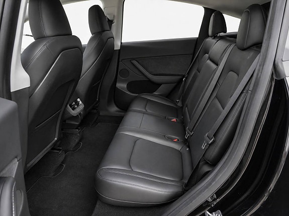 Tesla Model Y 8 of 12