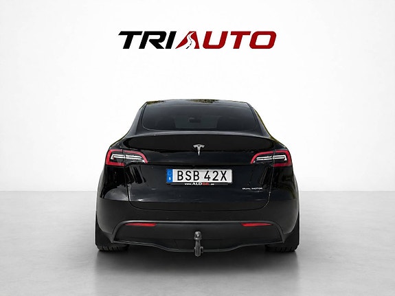 Tesla Model Y 5 of 5