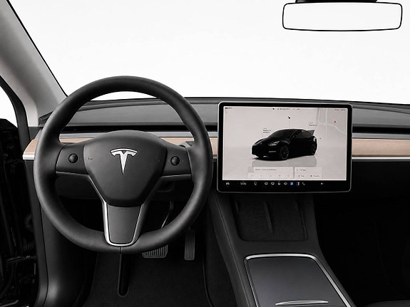 Tesla Model Y 9 of 12
