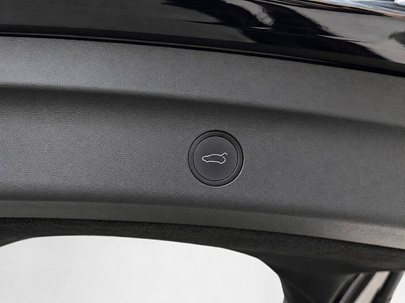 Tesla Model Y 11 of 12