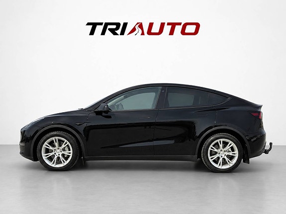 Tesla Model Y 3 of 5