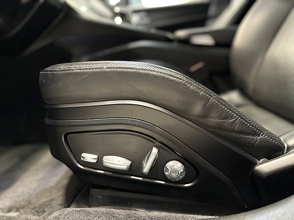 Porsche Panamera 4 14 of 29