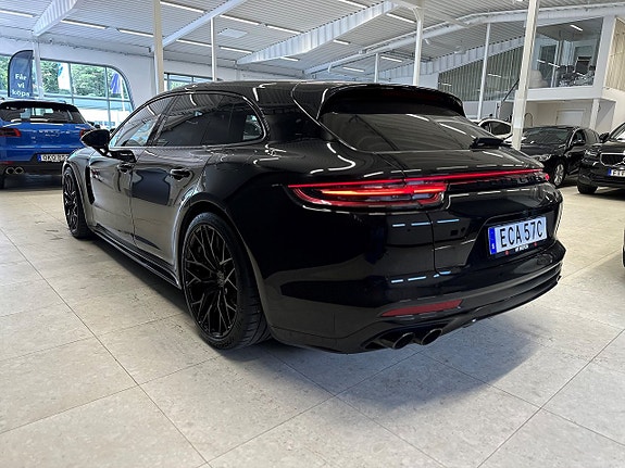 Porsche Panamera 4 5 of 5