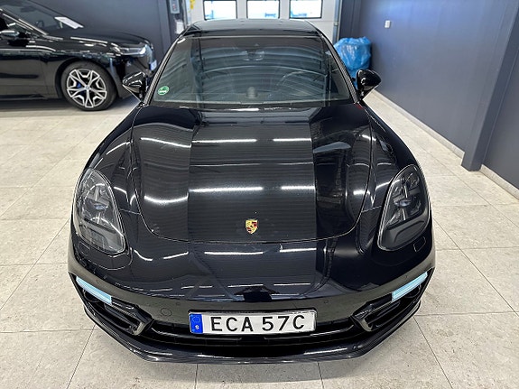 Porsche Panamera 4 3 of 5