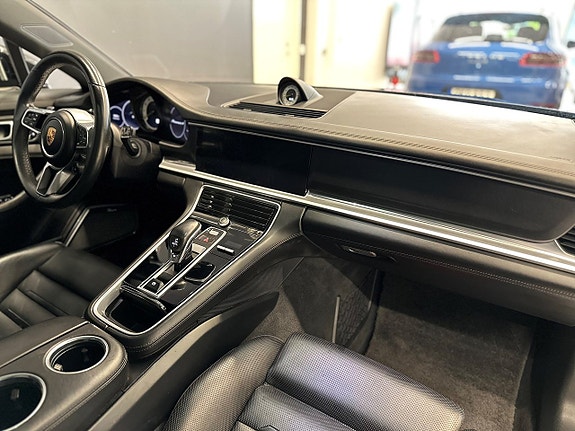 Porsche Panamera 4 8 of 29