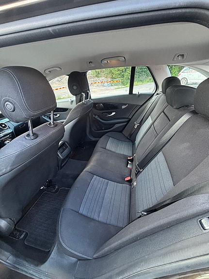 Mercedes-Benz C220 6 of 7