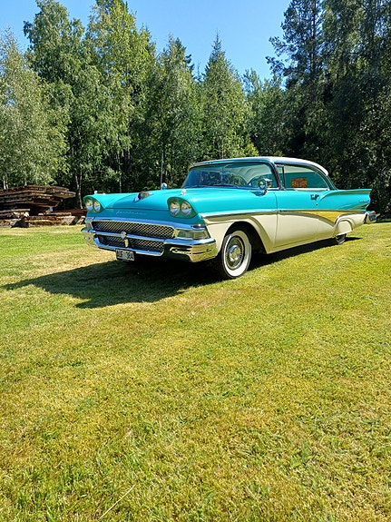 Ford Fairlane 3 of 9