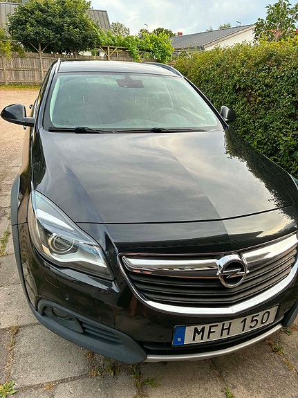 Opel Insignia Country Tourer 2 of 5