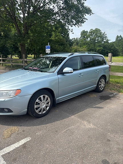Volvo V70 3 of 10