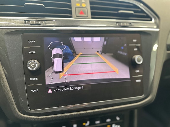 Volkswagen Tiguan 21 of 26