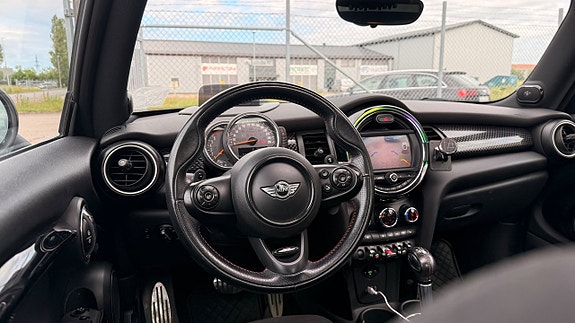MINI Cooper S 8 of 30