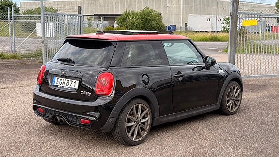 MINI Cooper S 4 of 5