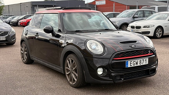MINI Cooper S 3 of 5