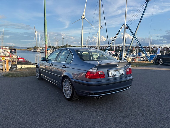 BMW 330i 2 of 5