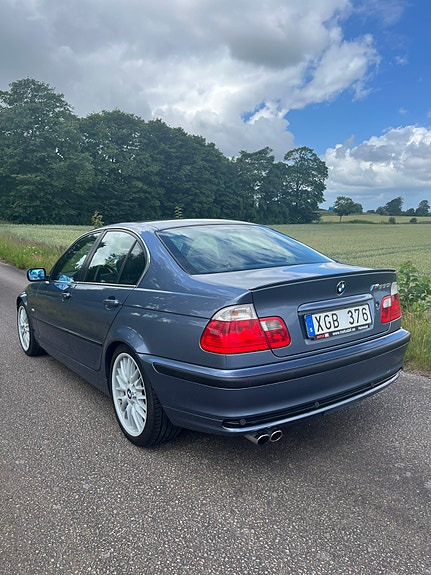 BMW 330i 5 of 5