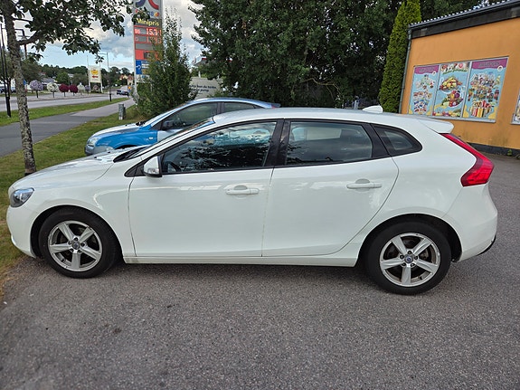 Volvo V40 2 of 4