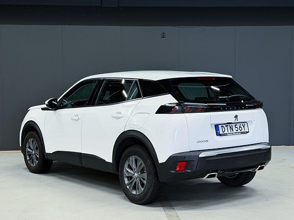Peugeot 2008 2 of 5