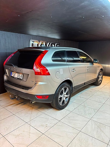 Volvo XC60 4 of 5
