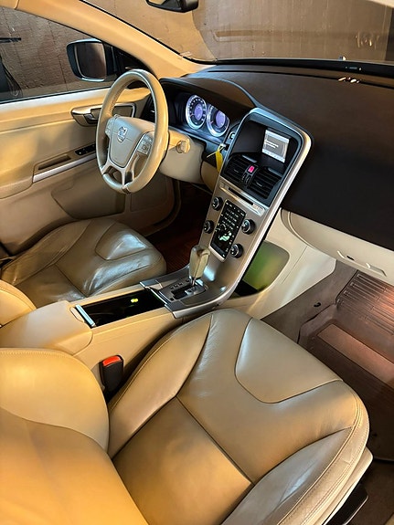 Volvo XC60 3 of 5
