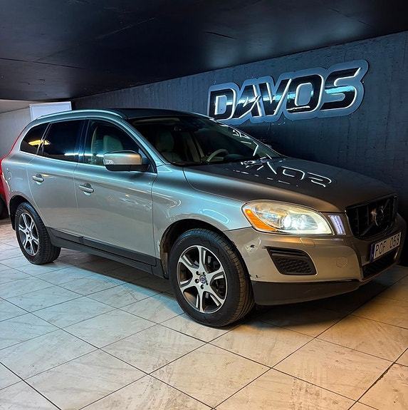 Volvo XC60 2 of 5