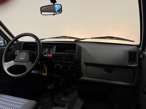 Ford Fiesta 9 of 13