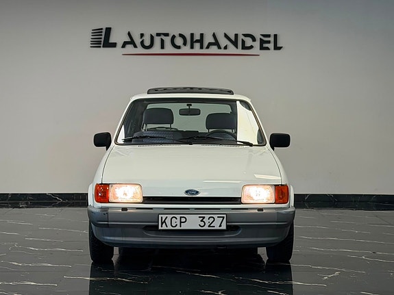 Ford Fiesta 2 of 5