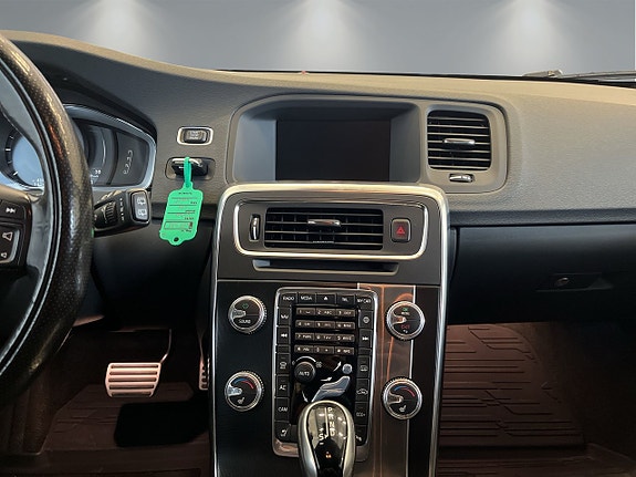 Volvo V60 11 of 27